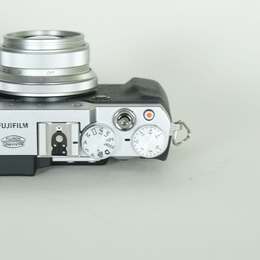 FUJIFILM X30 シルバーの出品 | ONE SCENE（ワンシーン）