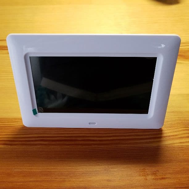 Digital Photoframe DS-DA720WH(未使用) 中華の闇】セカストで200円の新品未開封デジタルフォトフレームがヤバ