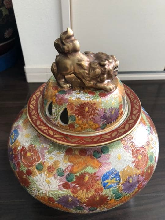 九谷花詰大きな三足金色狮子头香炉 九谷焼 青 金 花柄 茶道具 清香 花柄 唐草 3足香炉 獅子 ミニ - メルカリ